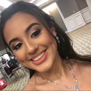 Meet your Posher, Alexandra